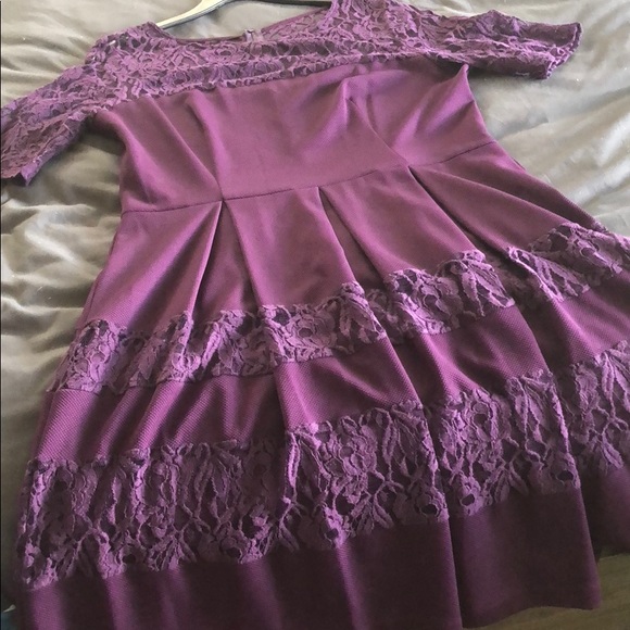 Purple lace dress - Picture 3 of 5